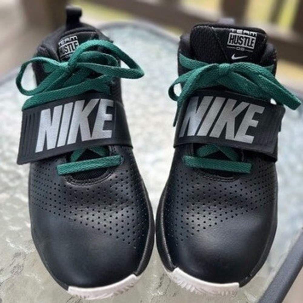 Nike Basketball Team Hustle‎ Quick Kids Youth Shoes Black & Green Sneakers 5.5Y